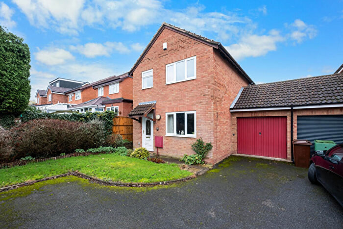 3 Bedroom Link Detached House For Sale In The Paddock, Stoke Heath, Bromsgrove, B60