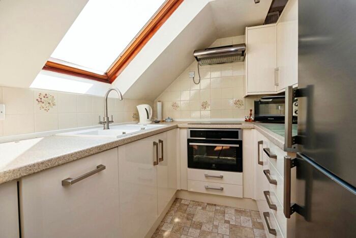 1 Bedroom Property For Sale In York Road, Guildford, Surrey, GU1