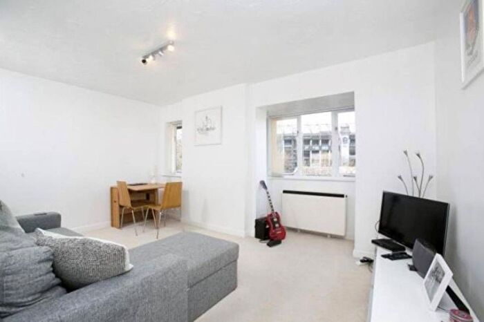 1 Bedroom Flat To Rent In Varsity Drive, Twickenham, TW1