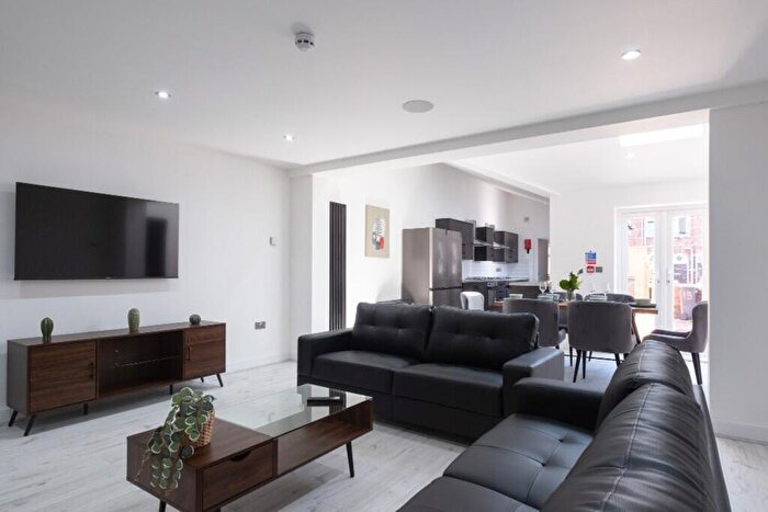 4 Bedroom House To Rent In Avondale Street, Lincoln, LN2