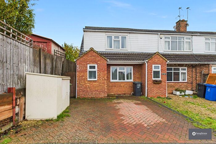 3 Bedroom End Terrace House For Sale In Waynflete Close, Brackley, NN13