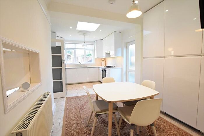 4 Bedroom Semi-detached House To Rent In Wentworth Avenue, Finchley, London, N3