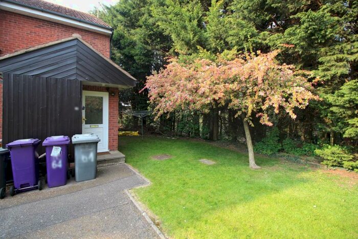 2 Bedroom Flat To Rent In Millstream Close, Hitchin, SG4