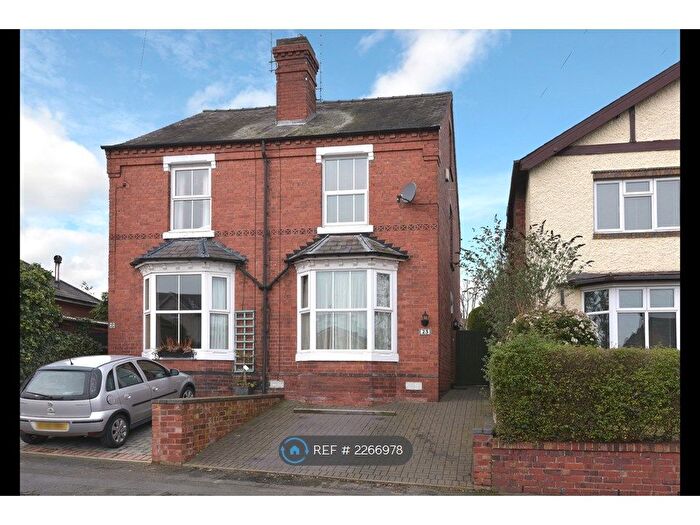 3 Bedroom Semi-Detached House To Rent In Connaught Avenue, Kidderminster, DY11