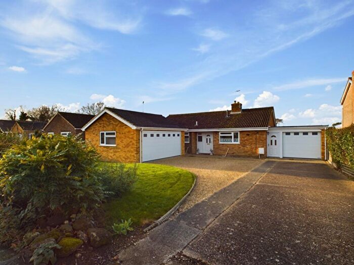 3 Bedroom Detached Bungalow For Sale In Oakview Drive, Downham Market, PE38