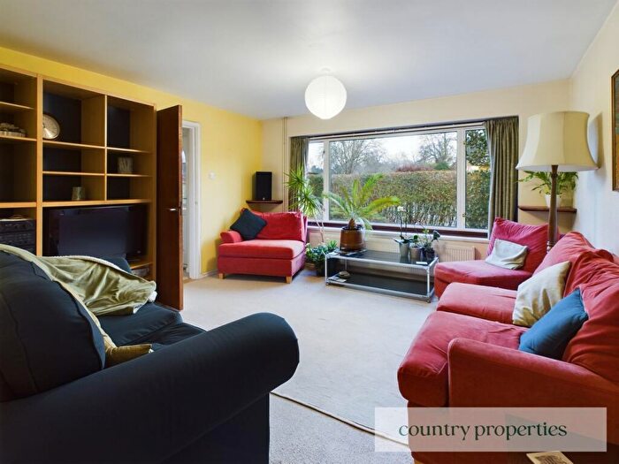 3 Bedroom End Of Terrace House For Sale In Knightsfield, Welwyn Garden City, AL8
