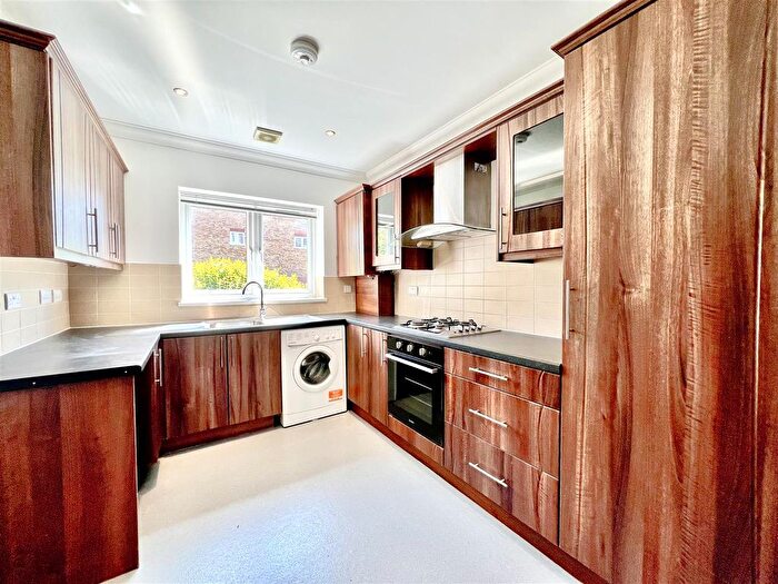 5 Bedroom Terraced House To Rent In Kavan Gardens, Cranford, TW5