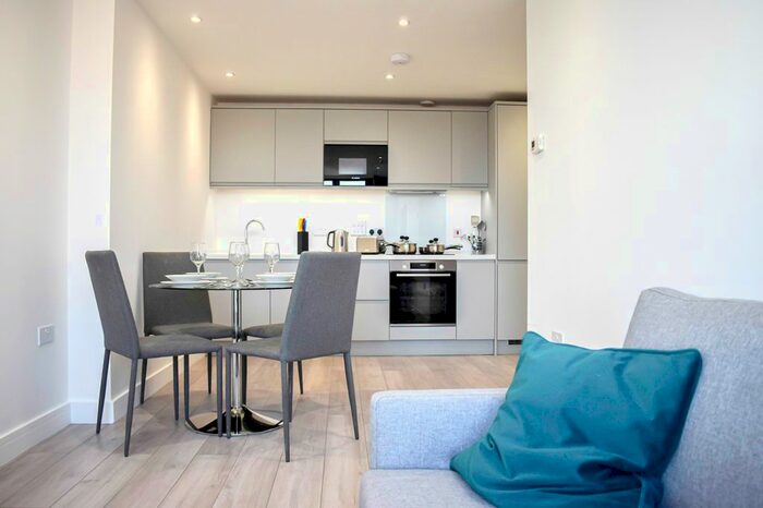 1 Bedroom Flat To Rent In Carlton House, 101 New London Road, Chelmsford, Essex, London CM2