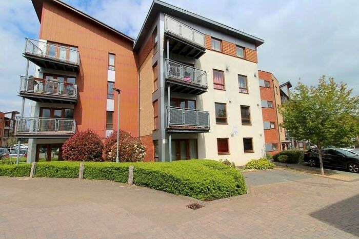 2 Bedroom Flat To Rent In Commonwealth Drive, Crawley, West Sussex., RH10