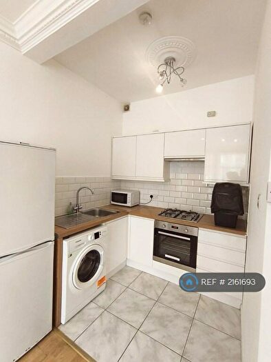 1 Bedroom Flat To Rent In Mayfair Avenue, Ilford, IG1