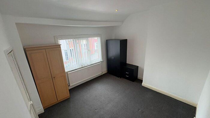 2 Bedroom End Of Terrace House To Rent In Rothay Road, Sheffield, S4
