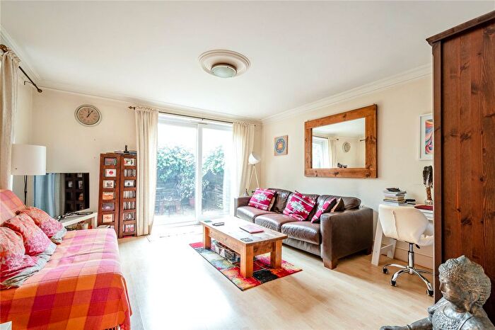 2 Bedroom Flat To Rent In Burder Close, London, N1