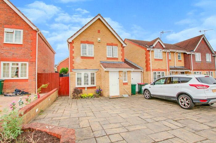 3 Bedroom Link Detached House To Rent In Lyon Close, Maidenbower, RH10