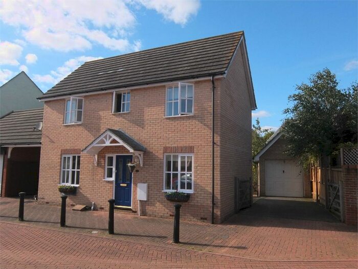 3 Bedroom Link Detached House To Rent In Olley Walk, Tiptree, Essex, CO5
