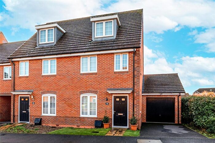 3 Bedroom Semi Detached House For Sale In Diamond Drive, Didcot, Oxfordshire, OX11