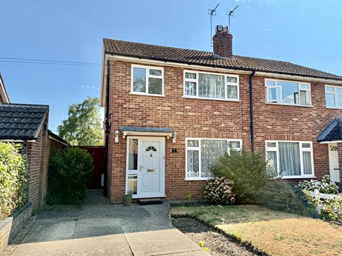 3 Bedroom Semi-Detached House For Sale In Millbrook Close, Wallingford, OX10