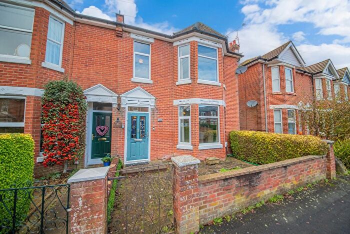 4 Bedroom End Terrace House For Sale In Archers Road, Eastleigh, SO50