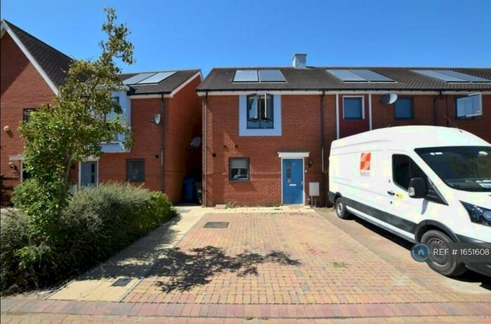 2 Bedroom End Of Terrace House To Rent In Heathland Way, Grays, RM16