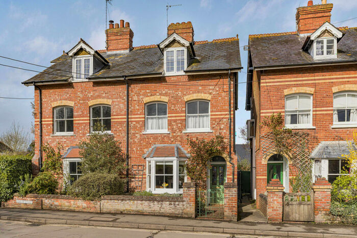 4 Bedroom Semi-Detached House For Sale In Newbury Street, Wantage, OX12