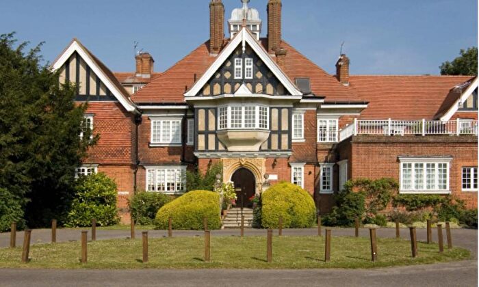 1 Bedroom Flat To Rent In Queens Acre, Windsor, Berkshire, SL4