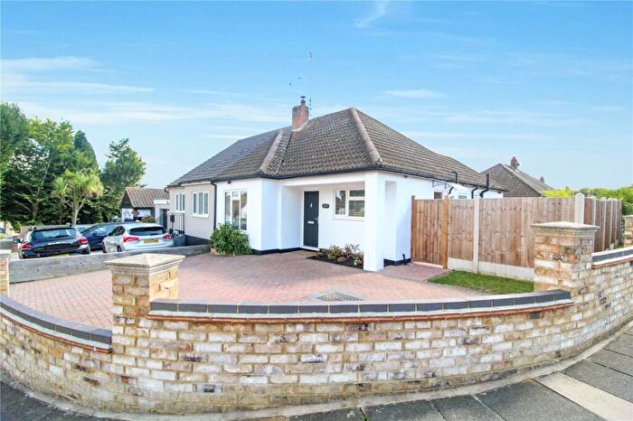 2 Bedroom Bungalow For Sale In Woodside, Leigh-on-Sea, SS9