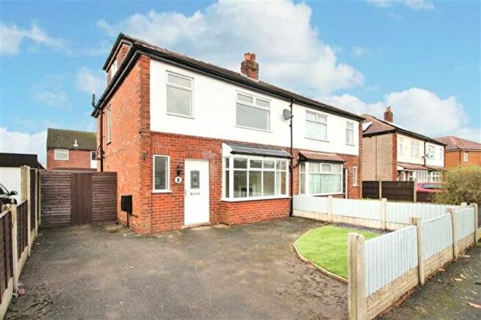 4 Bedroom Semi-Detached House To Rent In Rookery Close, Penwortham, PR1