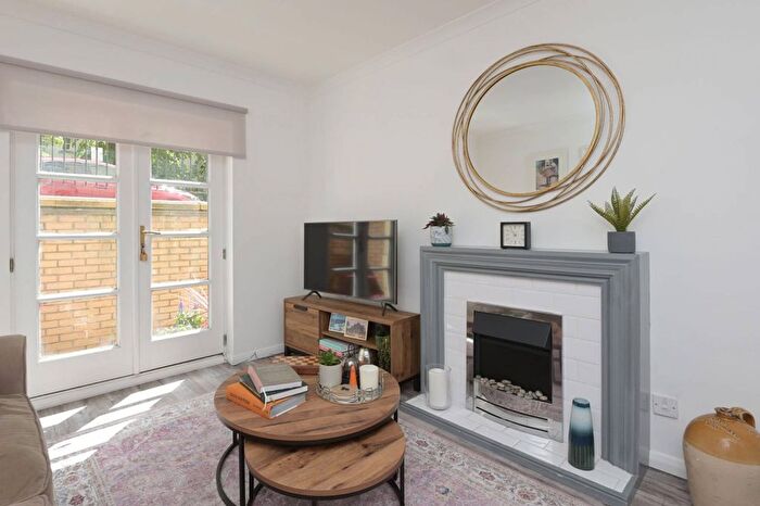 1 Bedroom Flat For Sale In Hopetoun Crescent, Broughton, Edinburgh, EH7
