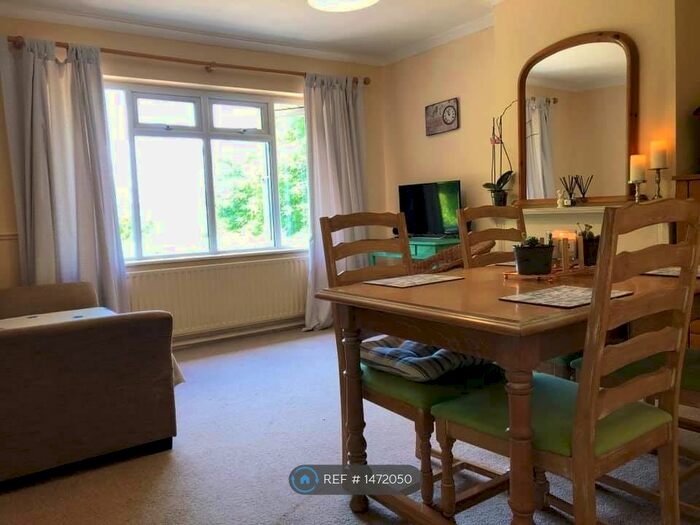 3 Bedroom Bungalow To Rent In Love Lane, Rochester, ME1