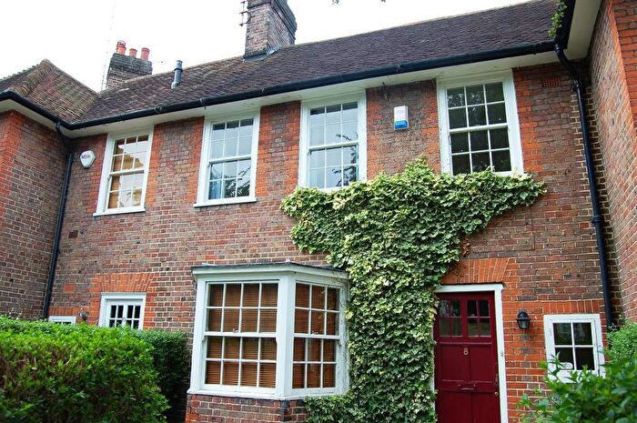 4 Bedroom Semi Detached House To Rent In Corringway, Hampstead Garden Suburb, NW11