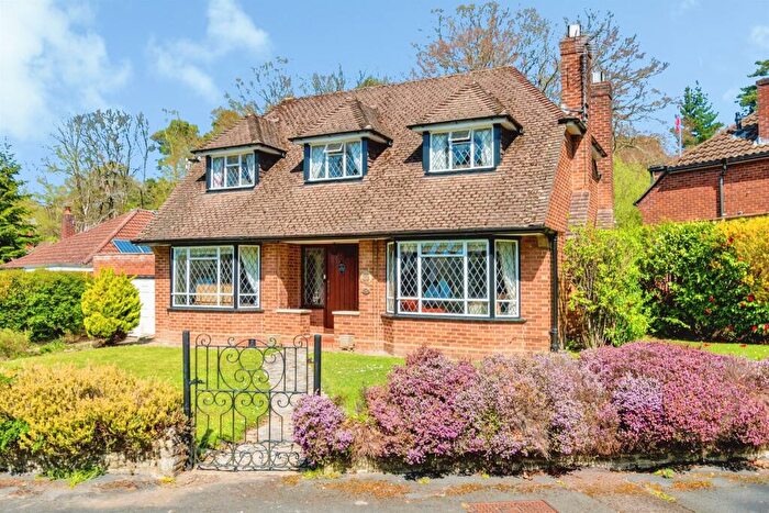3 Bedroom Detached House For Sale In Undercliff Gardens, Southampton, SO16