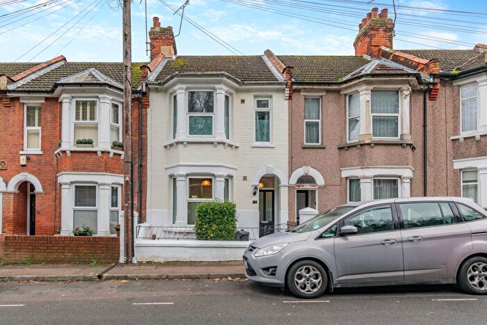 3 Bedroom Terraced House For Sale In Boundary Road, Chatham, ME4
