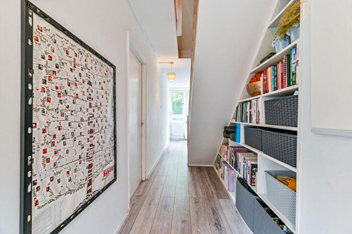 3 Bedroom Flat For Sale In Graham Street, Angel, London, N1