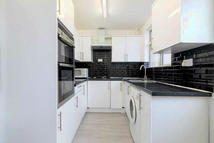 3 Bedroom House To Rent In The Fairway, London, N14
