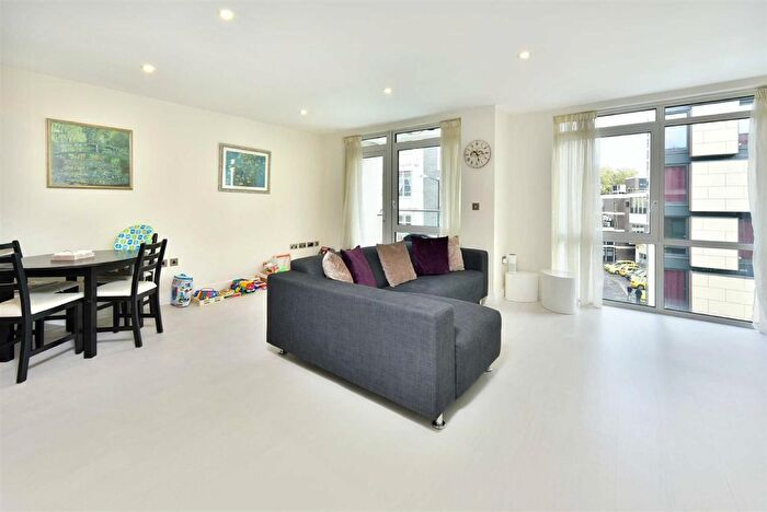 2 Bedroom Flat To Rent In Goswell Road, London, EC1V