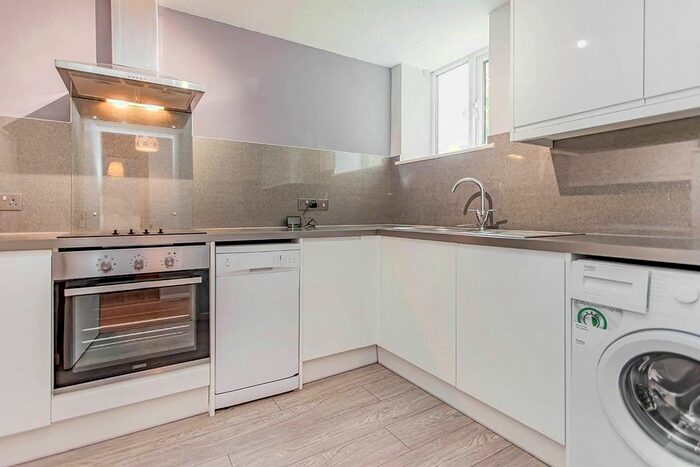 1 Bedroom Flat To Rent In Shirley Road, Abbots Langley, Hertfordshire, WD5