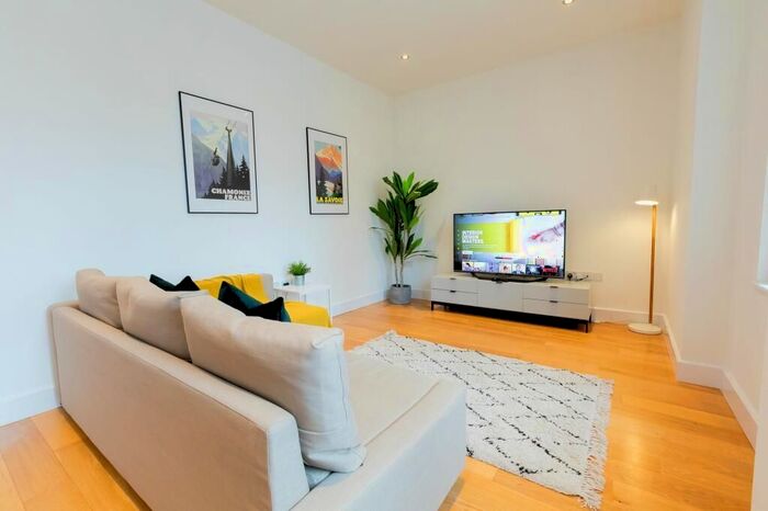 2 Bedroom Flat For Sale In St. Johns Place, Wakefield, WF1