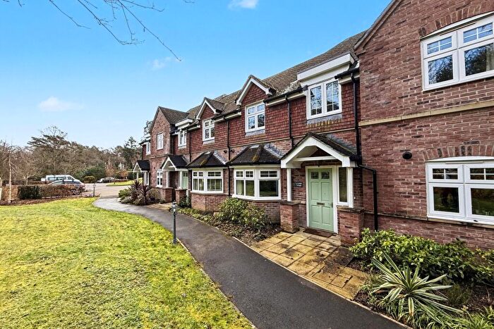 3 Bedroom Retirement Property For Sale In Ashley Heath, BH24