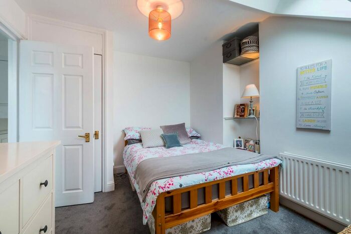 1 Bedroom Flat For Sale In Dalebury Road, Tooting Bec, London, SW17