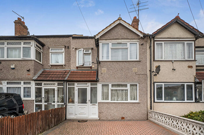 5 Bedroom House For Sale In Woodstock Way, Mitcham, CR4