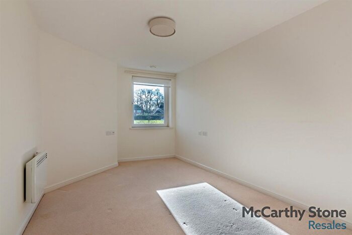 1 Bedroom Flat For Sale In Benedict Court, Western Avenue, Newbury, RG14
