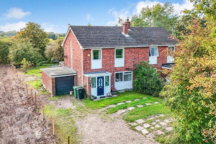 3 Bedroom Semi-Detached House For Sale In St. Michaels View, Flordon, Norwich, NR15