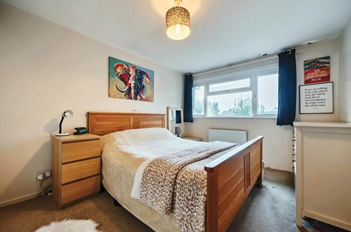 3 Bedroom End Of Terrace House For Sale In Hawkins Way, Wokingham, RG40