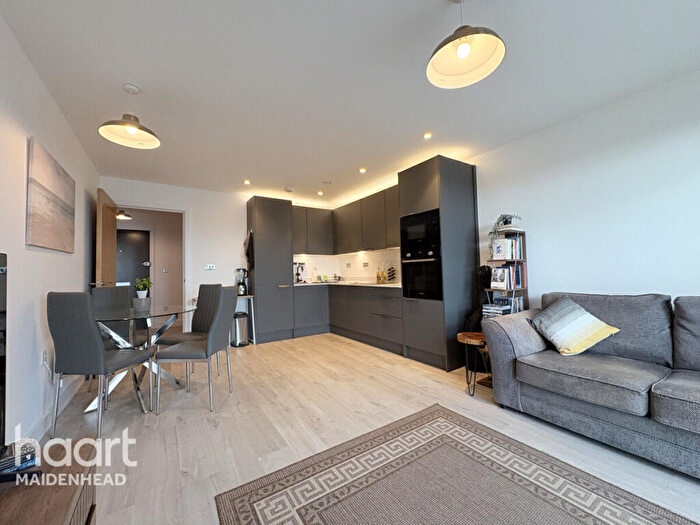 1 Bedroom Apartment For Sale In Clivemount Road, Maidenhead, SL6