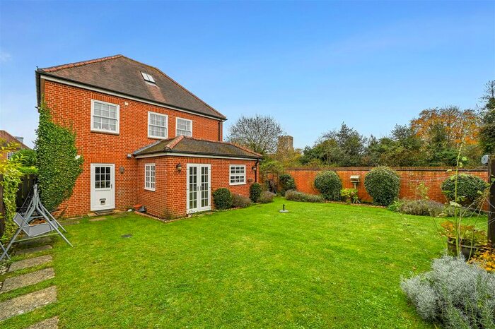 4 Bedroom Detached House For Sale In Chedworth Place, Tattingstone, Ipswich, IP9