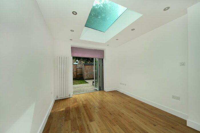 2 Bedroom Flat To Rent In Glenfield Road, London, W13