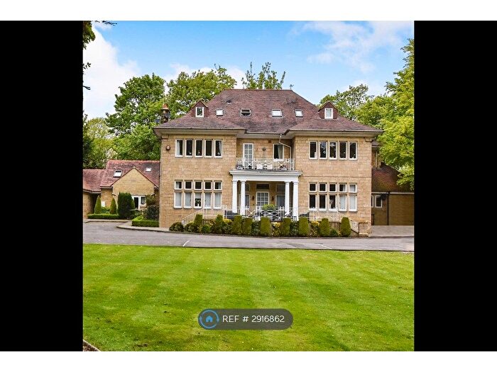 2 Bedroom Flat To Rent In Wetherby Road, Leeds, LS8