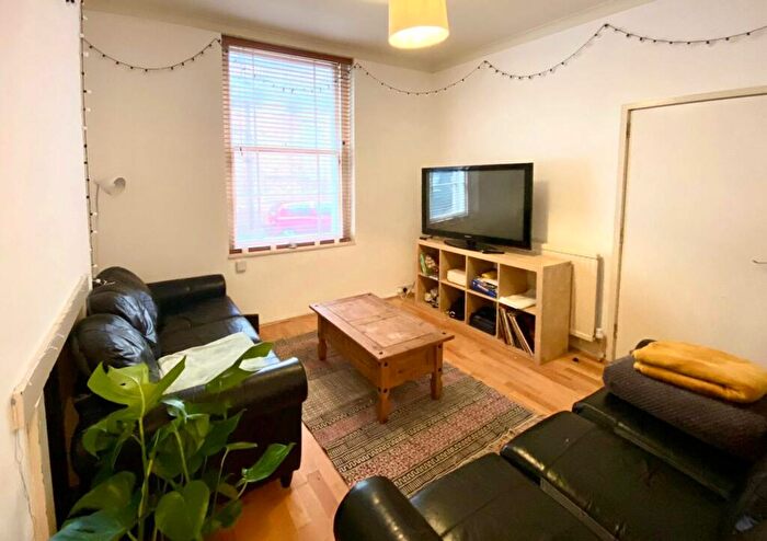 6 Bedroom Terraced House To Rent In Clarence Place, Bristol, BS2