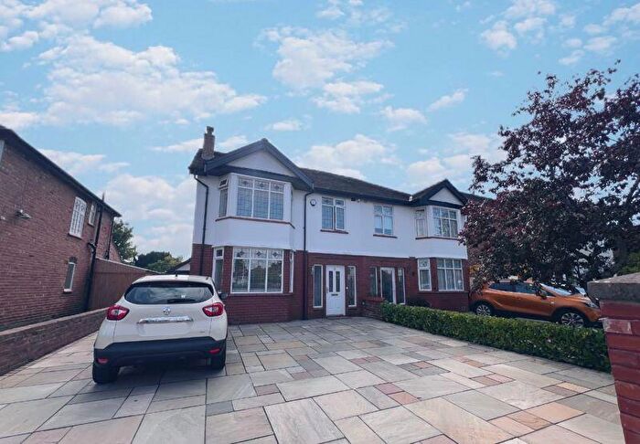 3 Bedroom Semi-Detached House To Rent In Golf Open - Radnor Drive, Southport - Sleeps, PR9