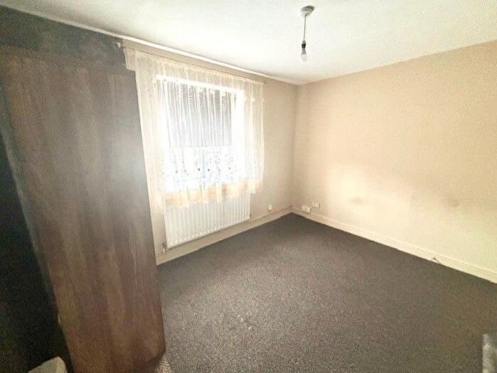 3 Bedroom Flat To Rent In Stortford Street, Grimsby, DN31