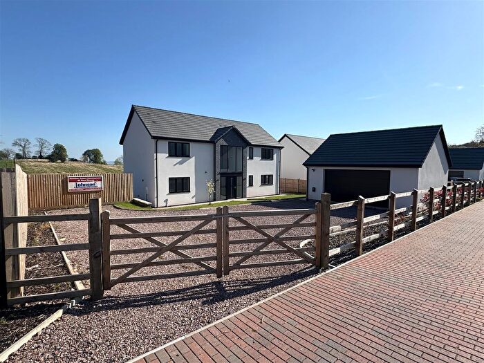 4 Bedroom Detached House For Sale In Broom Hill, Huntley, GL19